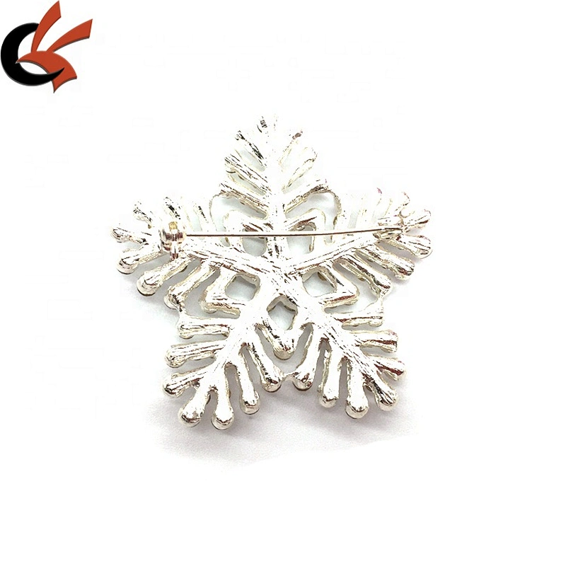 Custom alloy material designer charm rhinestone snowflake crystal brooch for Christmas wholesale