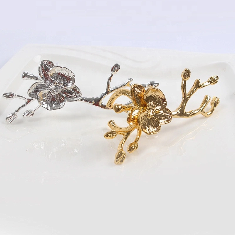 New custom model Chinese wedding table decoration creative metal plum blossom flower napkin ring