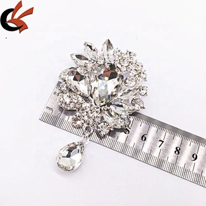 Latest Fashion China wholesale fancy glass rhinestone crystal brooch women pin