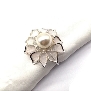 Guangzhou Factory Anniversary Wedding Occasion Silver Lace Lotus Flower Beads Napkin Ring