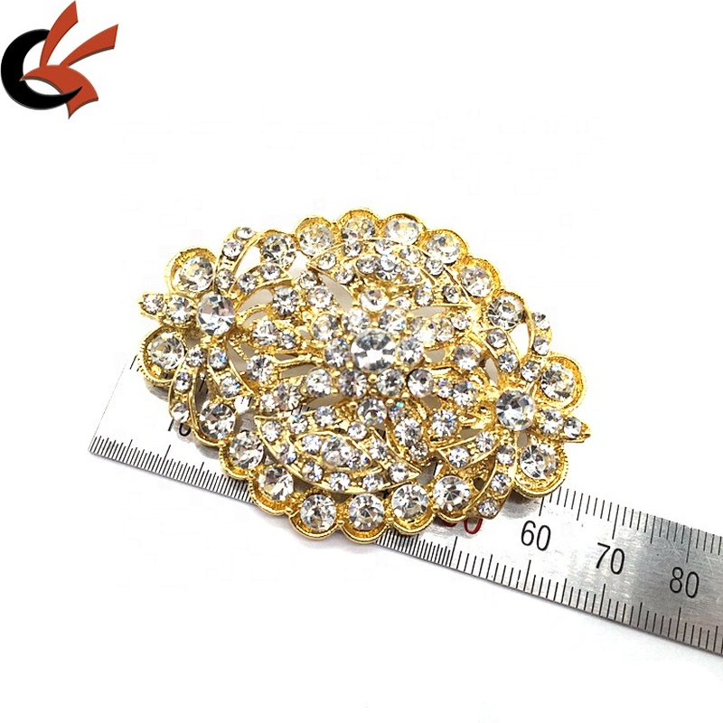 Making Beautiful Gold Flower Wedding Rhinestone Brooch For Wholesale