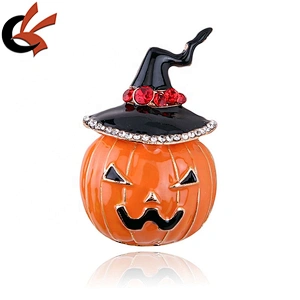 Hot sale Halloween gift pumpkin enamel brooch with crystal decoration