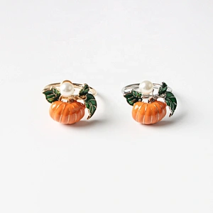 New Product Wedding Restaurant Hallowmas Decoration Family Dinner Party Use Enamel Pumpkin Gold Table Napkin Rings