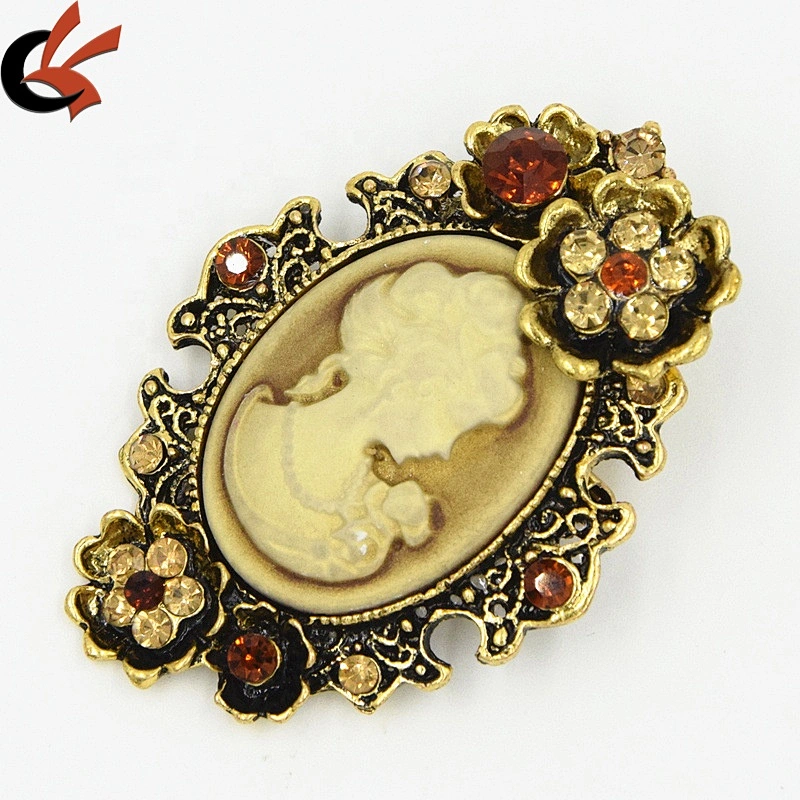 Stocked wholesale European and American retro cameo queen embossed brooch pin for collar decoration