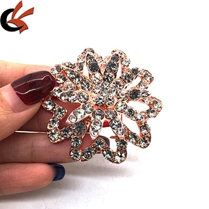 Wholesale garment accessory rose gold setting crystal brooches in bulk for men