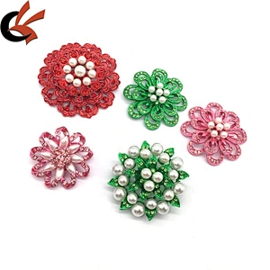 Custom 2021 New Trendy Design Women Jewelry Colored Metal Brooches For Clothes Pearl Crystal Brooch Pin