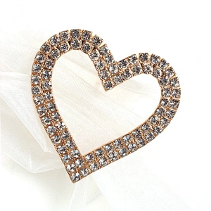 Making hollow love heart-shaped napkin ring rhinestone towel napkin ring for Valentine's day table jewelry accessories
