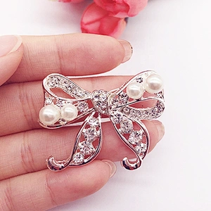 China Supplier Custom silver Gold Metal Jewelry Rhinestone Pin Brooch