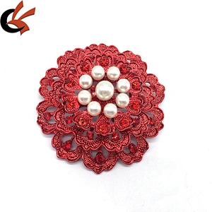 Custom 2021 New Trendy Design Women Jewelry Colored Metal Brooches For Clothes Pearl Crystal Brooch Pin