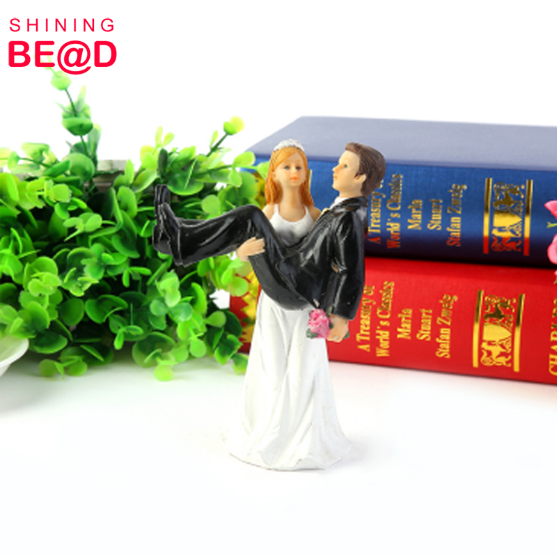 Wholesale New 2019 Bride Holding Groom Resin Wedding Cake Topper Figurine Ornaments Statue Decor