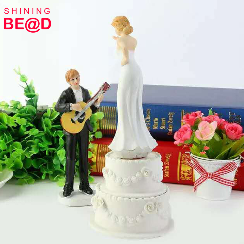 Wedding Occasion and resin Material Vintage BRIDE & GROOM Figurine wedding resin cake topper