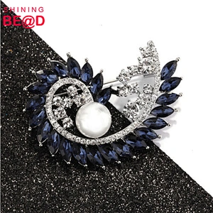 2019 Unique Cute Women Top Grade Pearl Rhinestone Crystal Maneuver Shaped Brooch Pin Jewelry