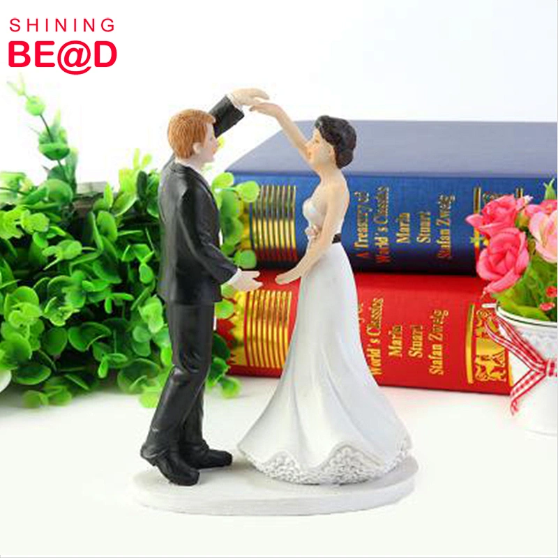2019 Vintage Wedding Cake Toppers Resin Crafts Groom Bride Dance Marriage Gifts