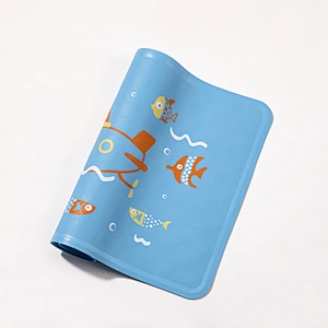 Rubber bath mat customizable pattern logo anti slip bath mat with suction cup at bottom