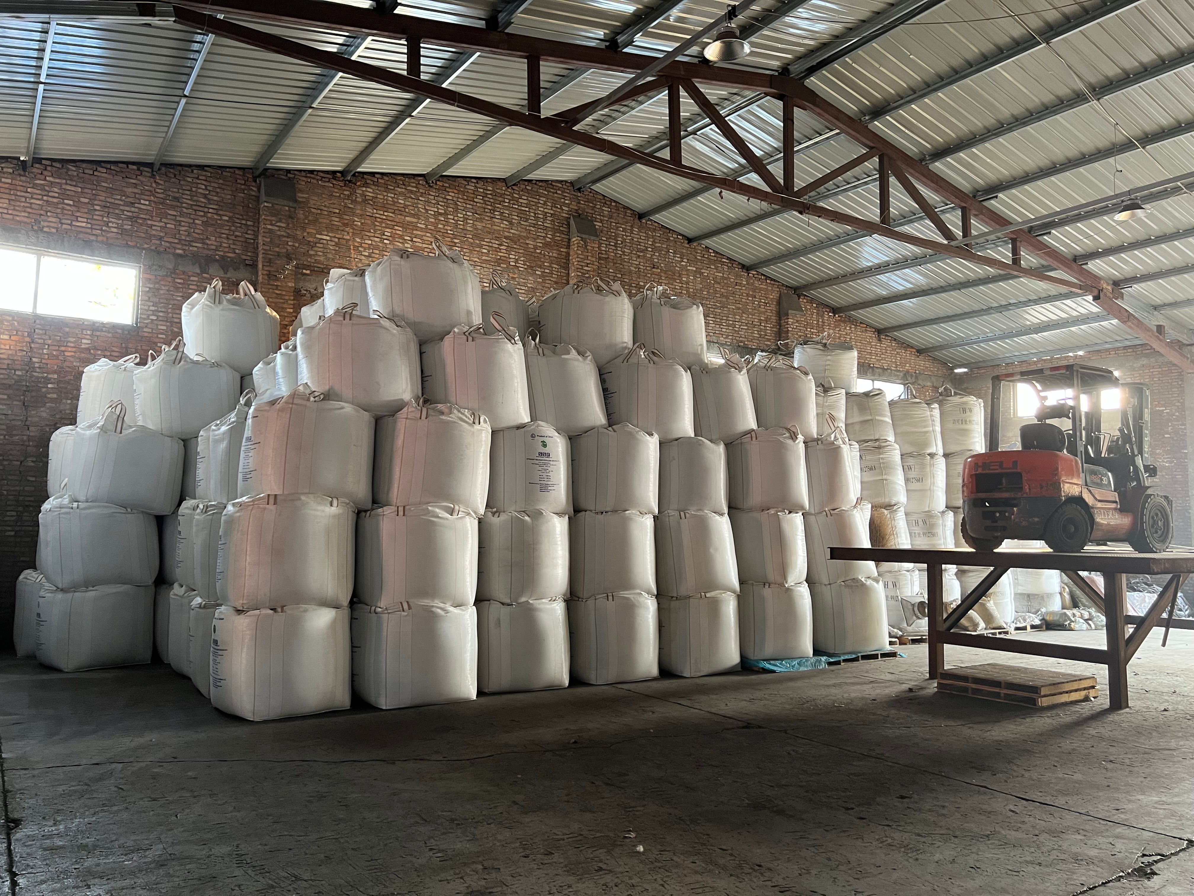 Bulk wholesale ultra leonardite powder securely packed in a 1-ton jumbo bag for international shipment.