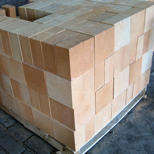 Low thermal conductivity alumina oxide insulation brick for hot blast stove