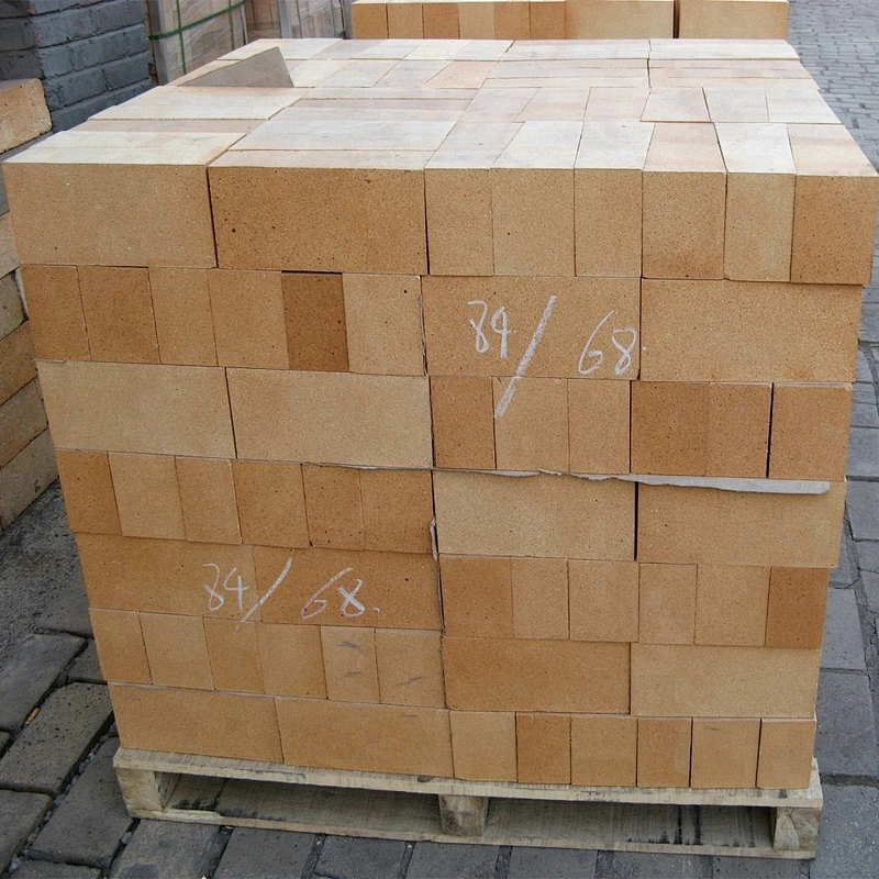 Low thermal conductivity alumina oxide insulation brick for hot blast stove