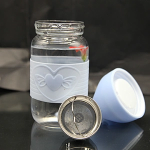 New design high quality borosilicate silicone glass water bottle love heart