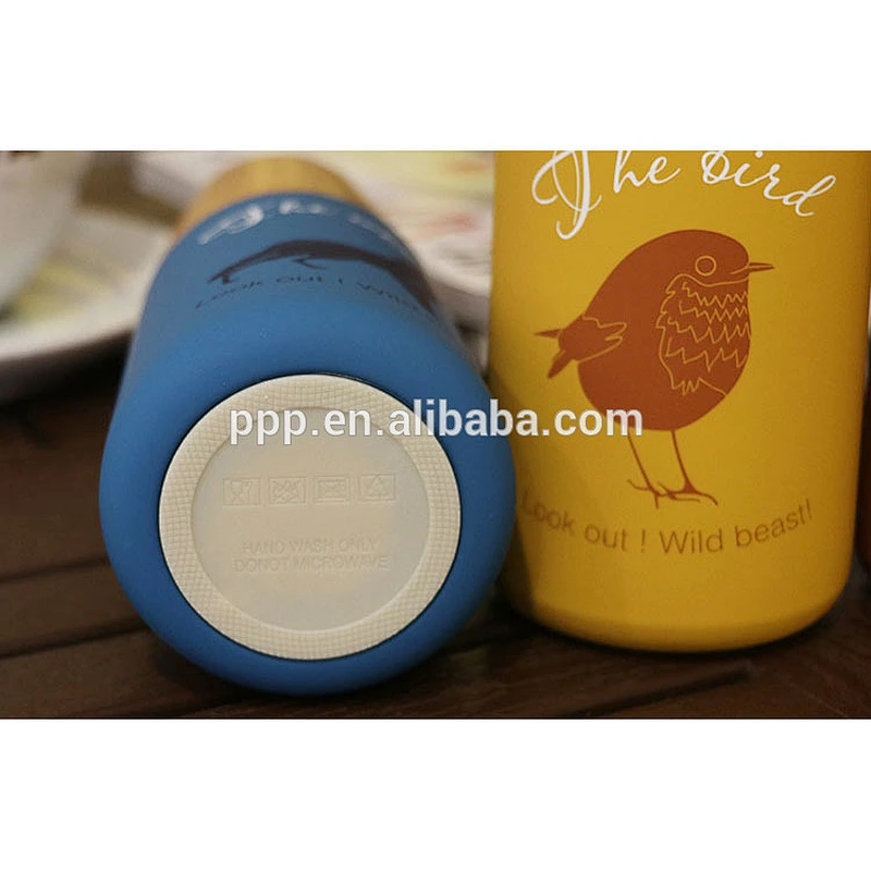 Double wall stainless steel heat transfer vacuum water bottle with wooden lid