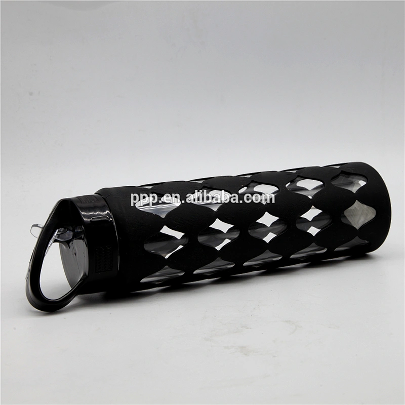 Eco-friendly feature borosilicate glass water bottle with black silicone sleeve and handle