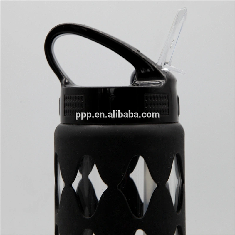 Eco-friendly feature borosilicate glass water bottle with black silicone sleeve and handle