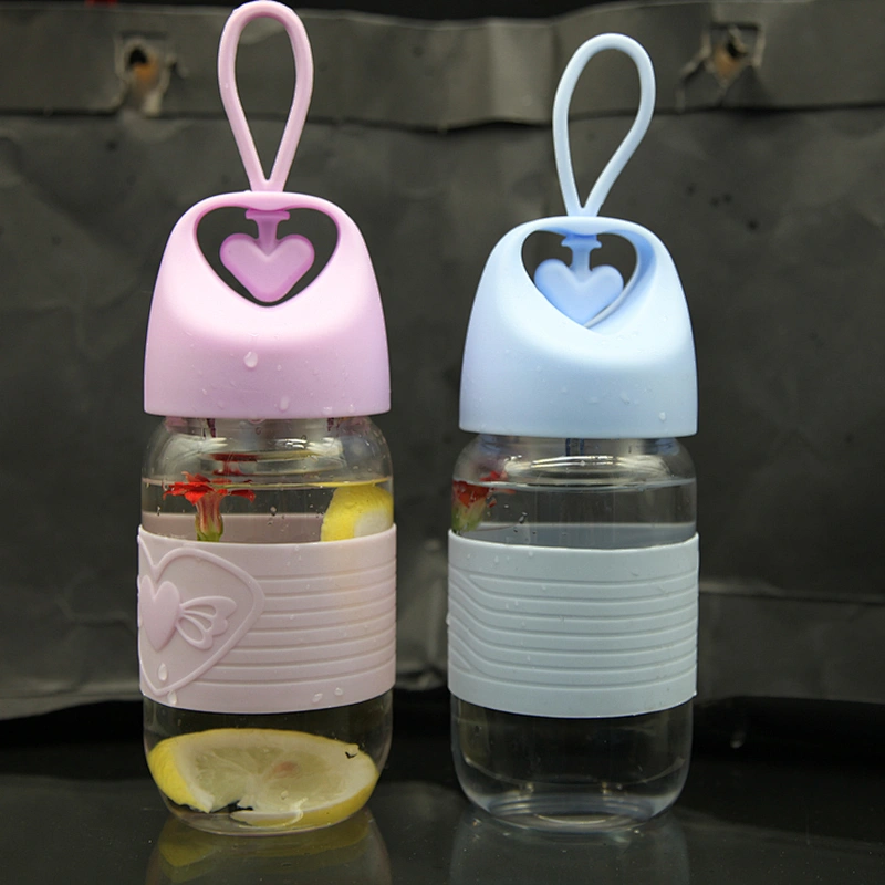 New design high quality borosilicate silicone glass water bottle love heart