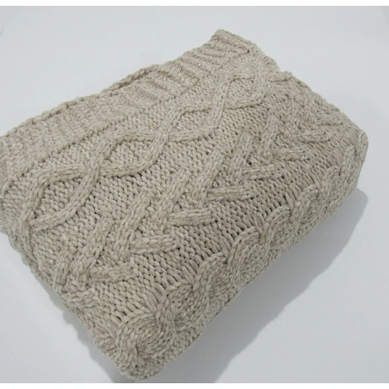 KNITTED CABLE BLANKET WITH RELUX