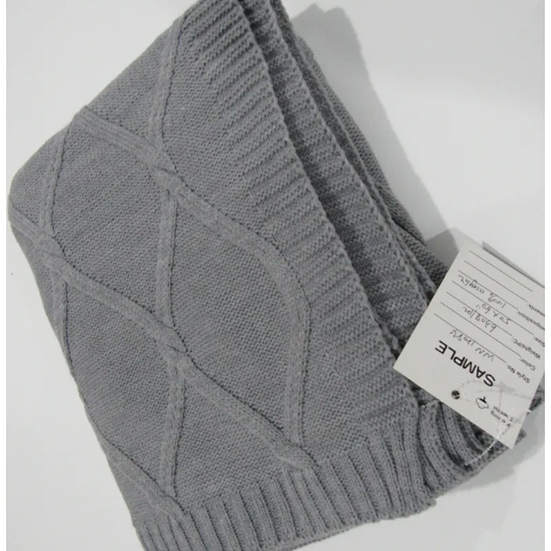 KNITTED BLANKET WITH FASHION CABLE