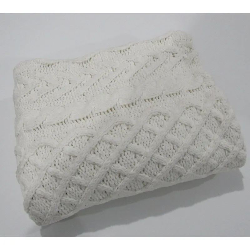 KNITTED CABLE BLANKET WITH RELUX