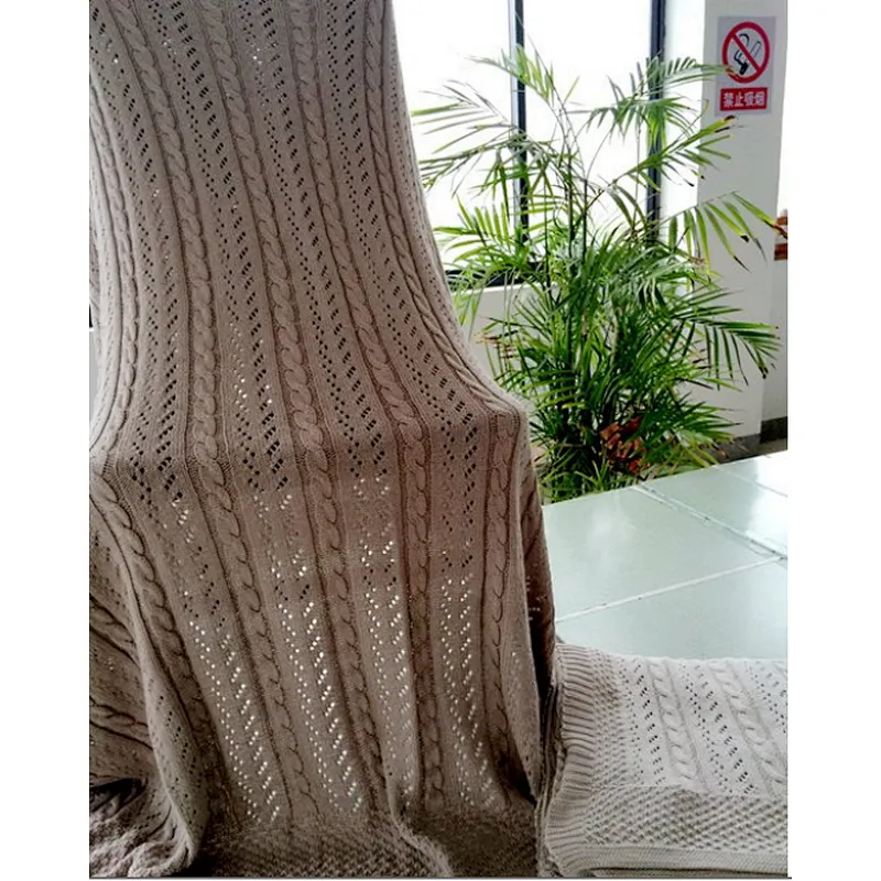 KNITTED BLANKET WITH CABLE