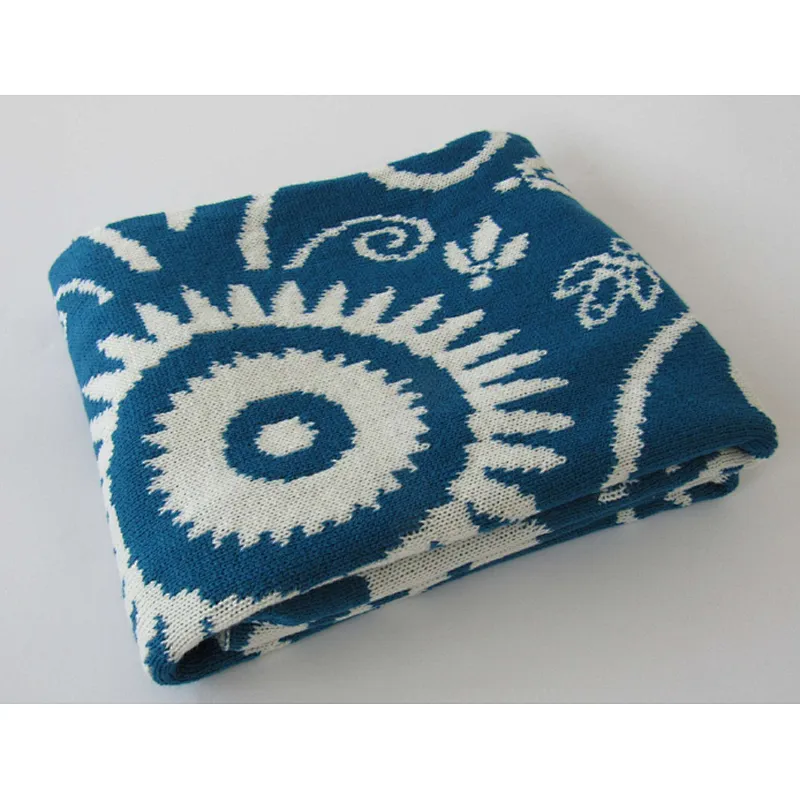 knitted  jaquard blanket with fashion solid geometry