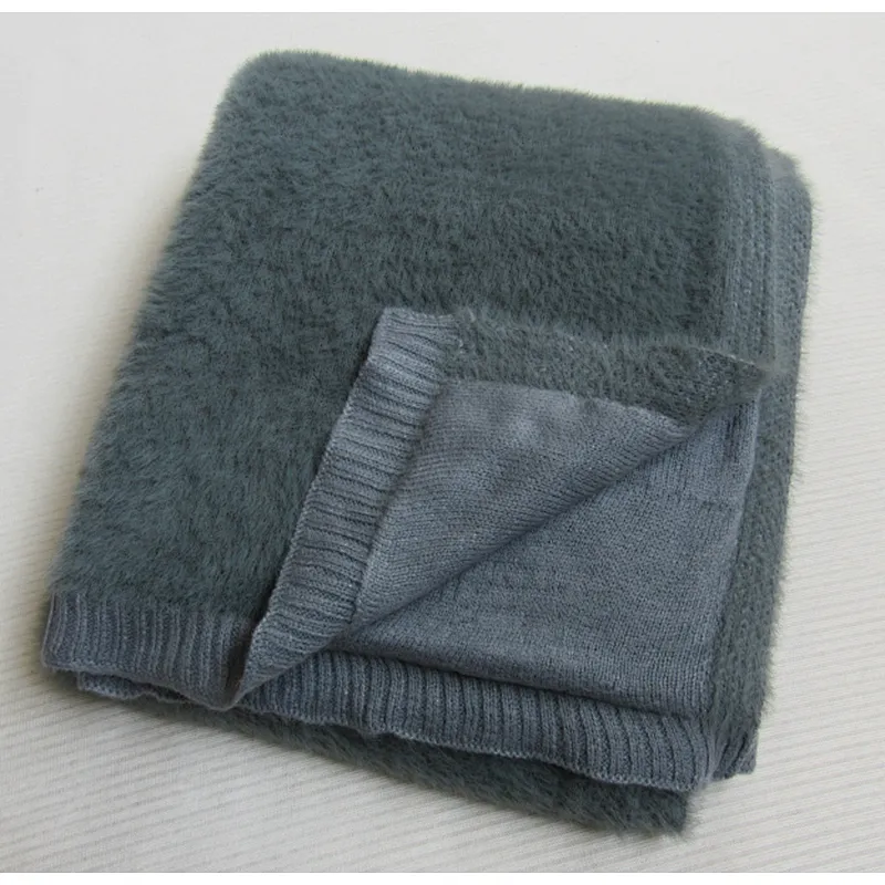 SOLID KNITTED BLANKET WITH RIB ON THE EDGE