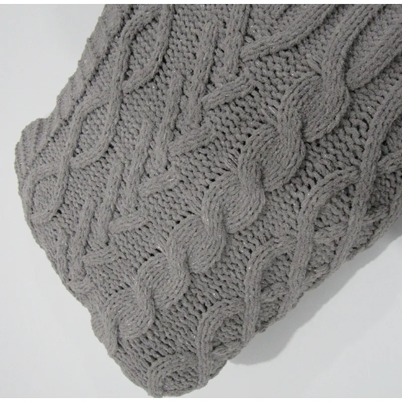 KNITTED CABLE BLANKET WITH RELUX