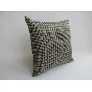 woven   houndstooth decorative cushion