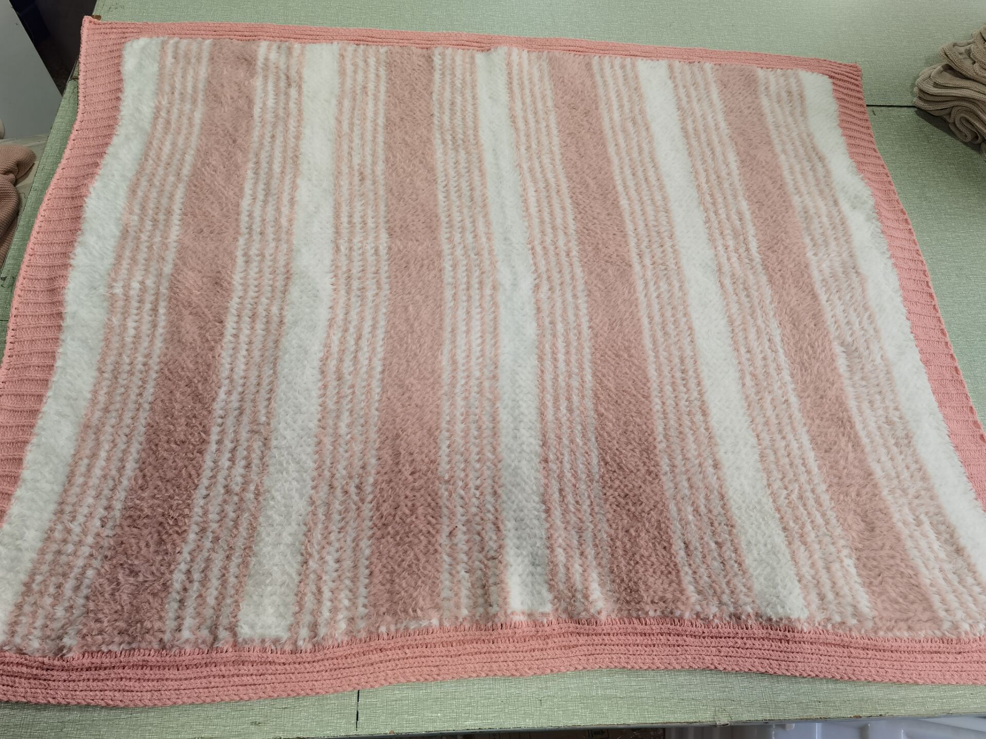 Warm chenille imitation rabbit hair knitted blanket