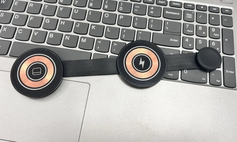Mini 3 in 1 Foldable Wireless Charger with Keyring 15W Fast Charging Magnetic Charger