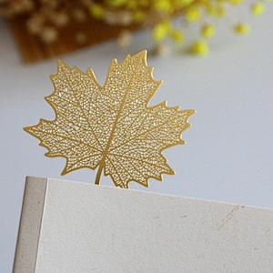 Personalized beautiful 3d design metal maple leaf shaped bookmark