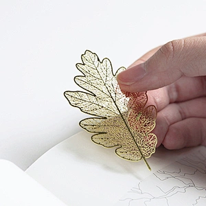 Custom flower shaped souvenir metal gold plated bookmarks