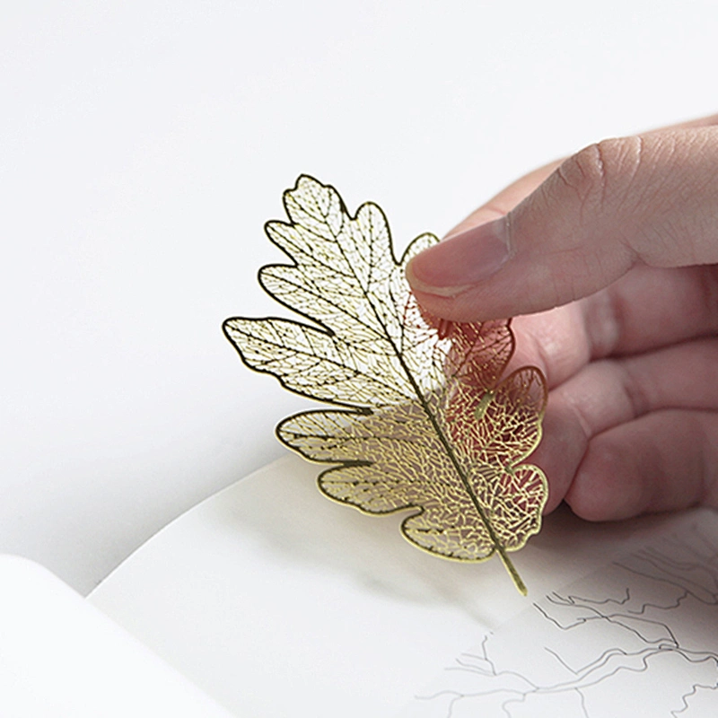 Custom flower shaped souvenir metal gold plated bookmarks