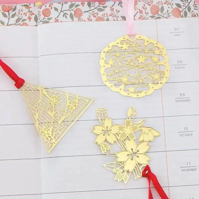 Customized hollow  with tassels Creative Brass Flower Shape metal thin Bookmarks Mini Bookmark