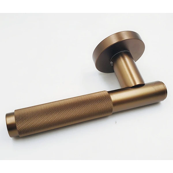Popular Knurled lever handle on interior door