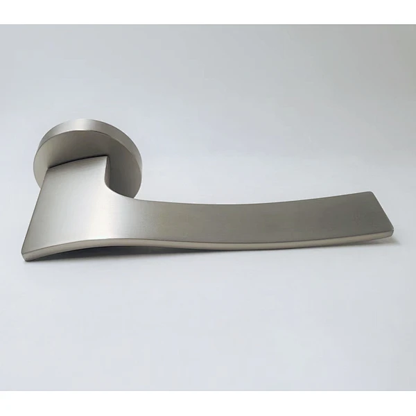 Hardware China Aleación de zinc pulido Acabado Interior Claque de metal Manija de puerta de metal para la venta