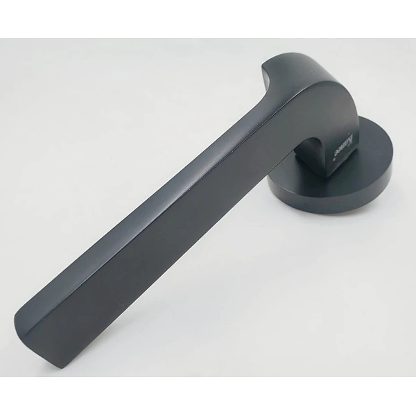 Factory price modern interior cheap black golden aluminum wood door levers handle type with lock used in hotel home and bedroom