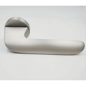 Accesorios de hardware de China Proveedor Venta caliente Varias manija de la puerta de aluminio
