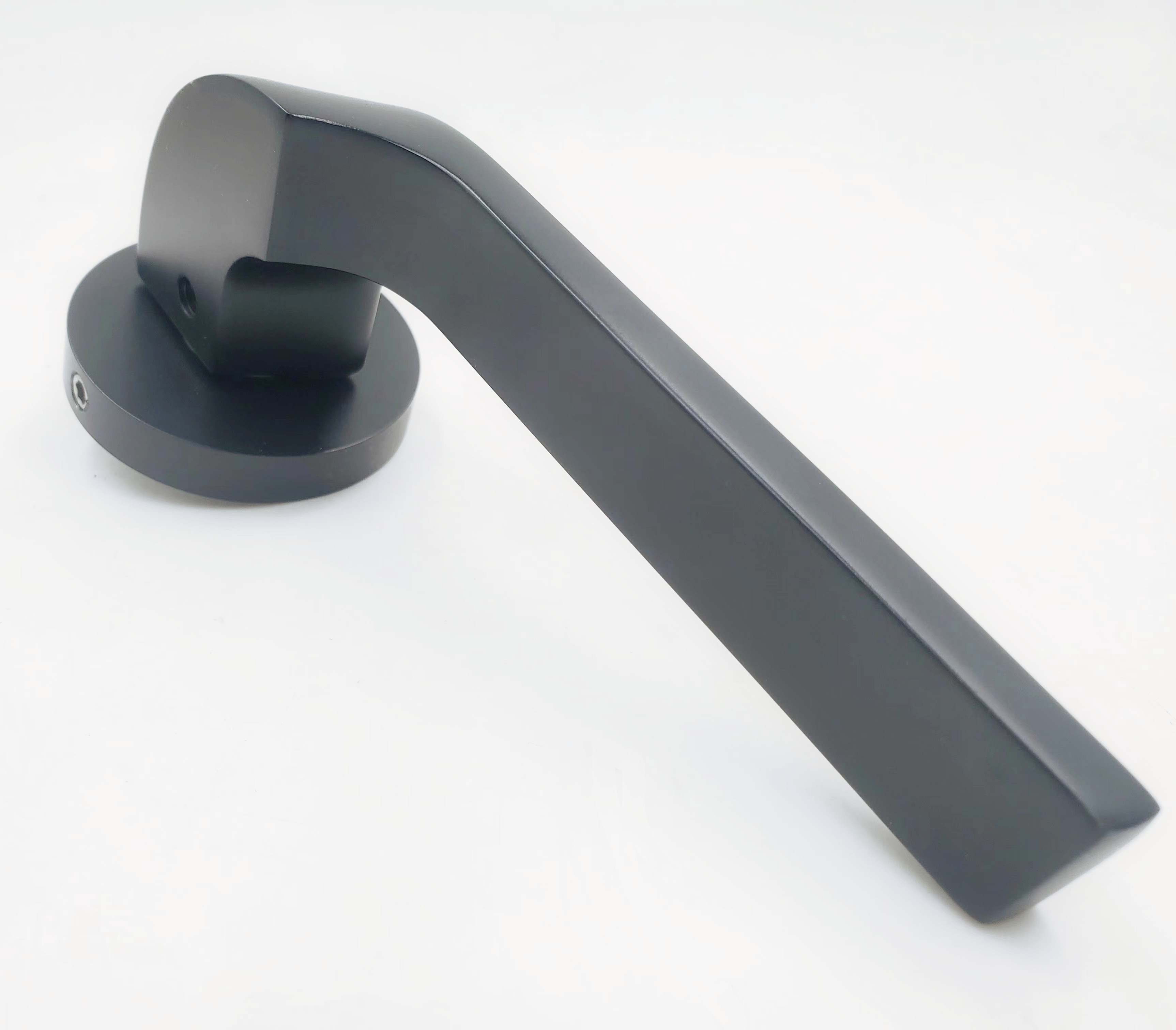 Factory price modern interior cheap black golden aluminum wood door levers handle type with lock used in hotel home and bedroom