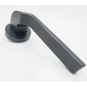 Factory price modern interior cheap black golden aluminum wood door levers handle type with lock used in hotel home and bedroom