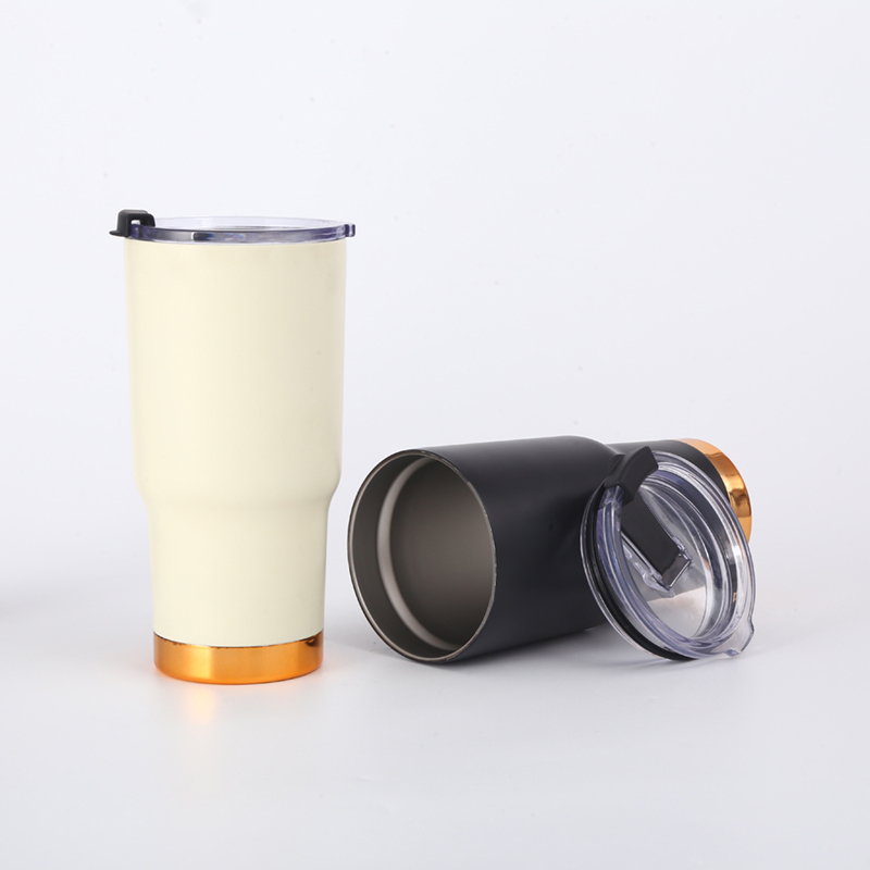 Double wall stainless steel vacuum insulated thermos with plastic handle