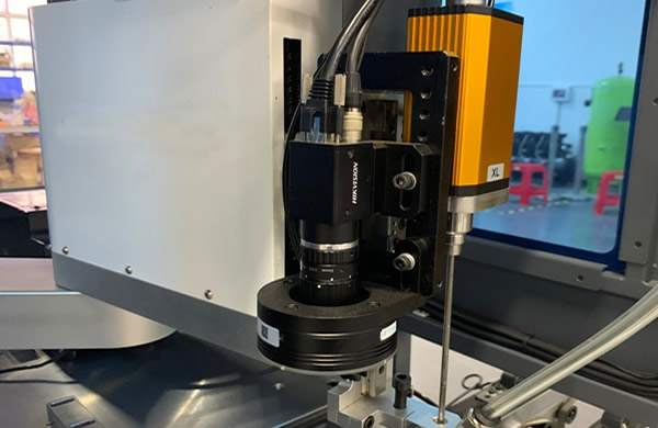 Extraordinary vision system accurately position product, realize ±0.05mm screw driving accuracy. Extraordinary vision system accurately position product, realize ±0.05mm screw driving accuracy.