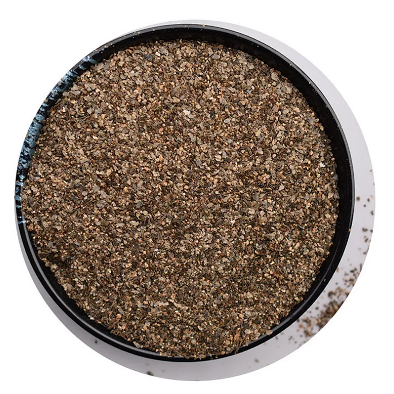 Golden raw vermiculite