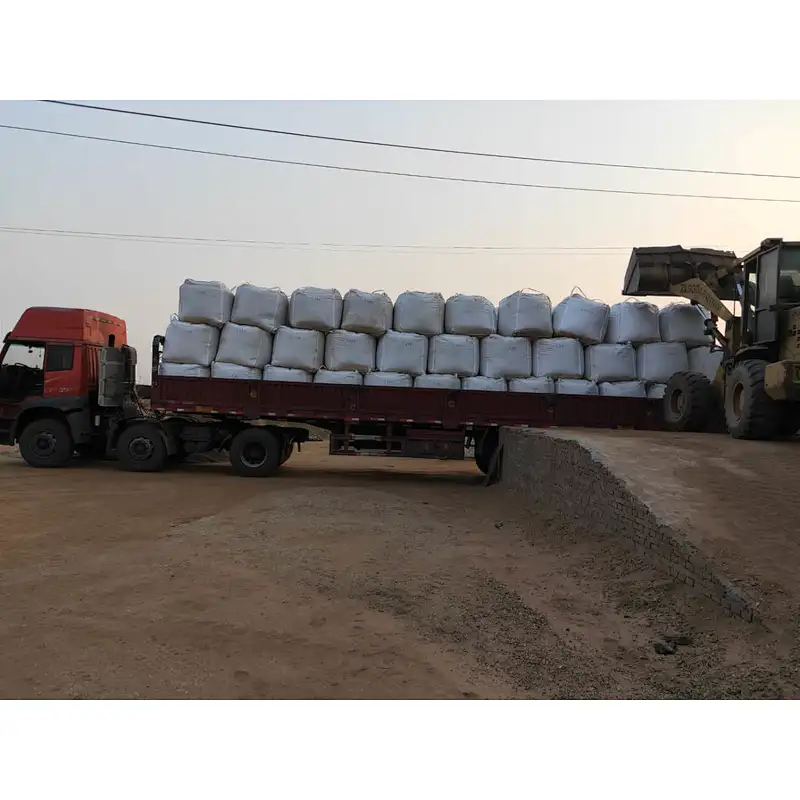Silver raw vermiculite